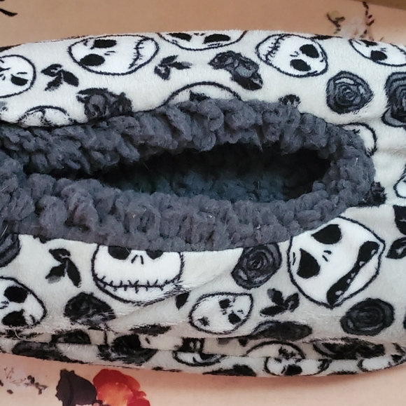 Disney Shoes - NWOT Disney Night before Christmas slippers